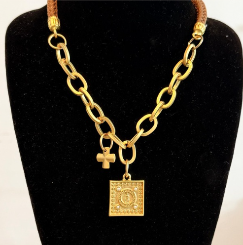 Collar de Cadena con hilo grueso de la Virgen Maria