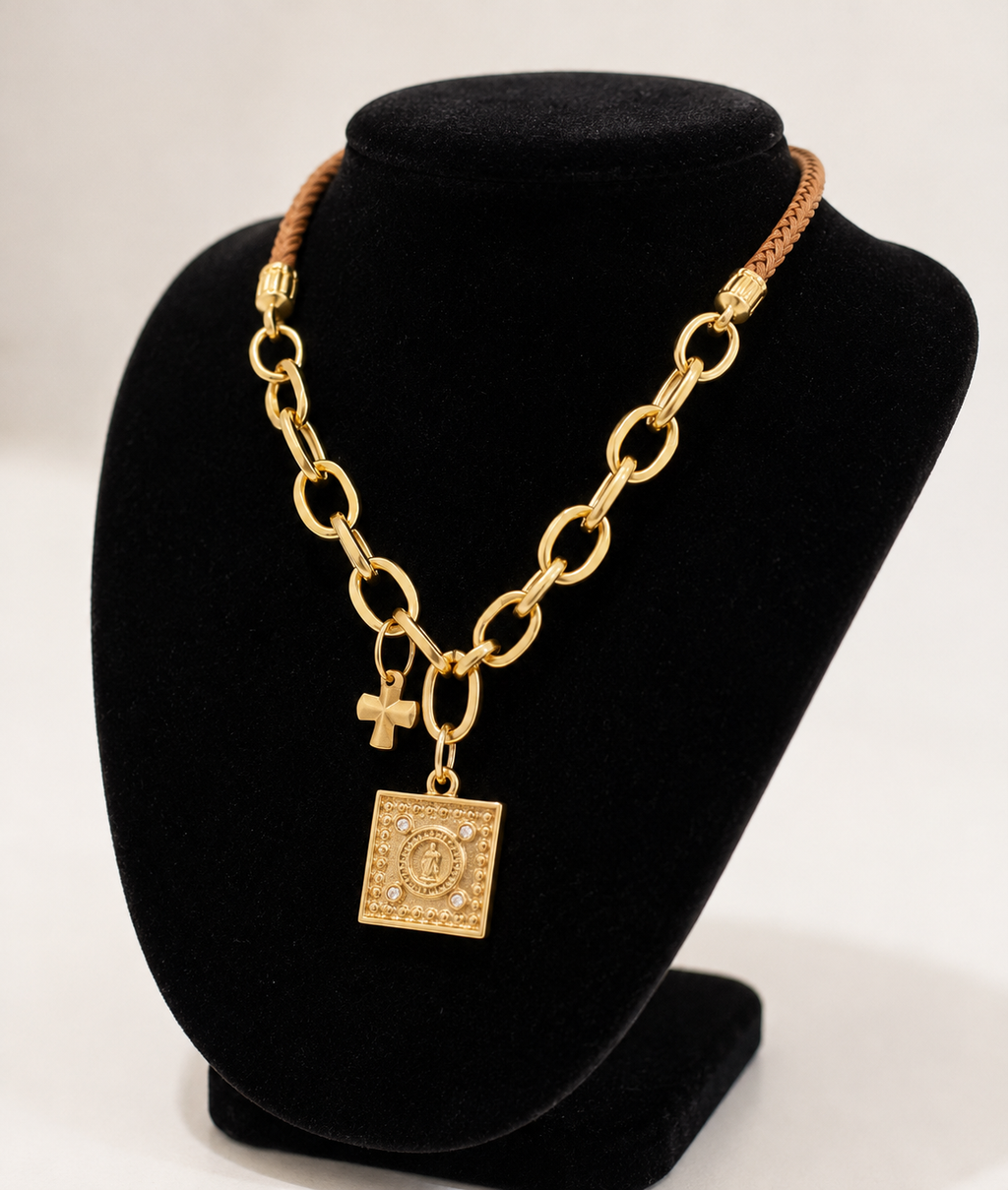 Collar de Cadena con hilo grueso de la Virgen Maria
