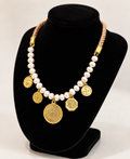 Collar de perlas y Dijes